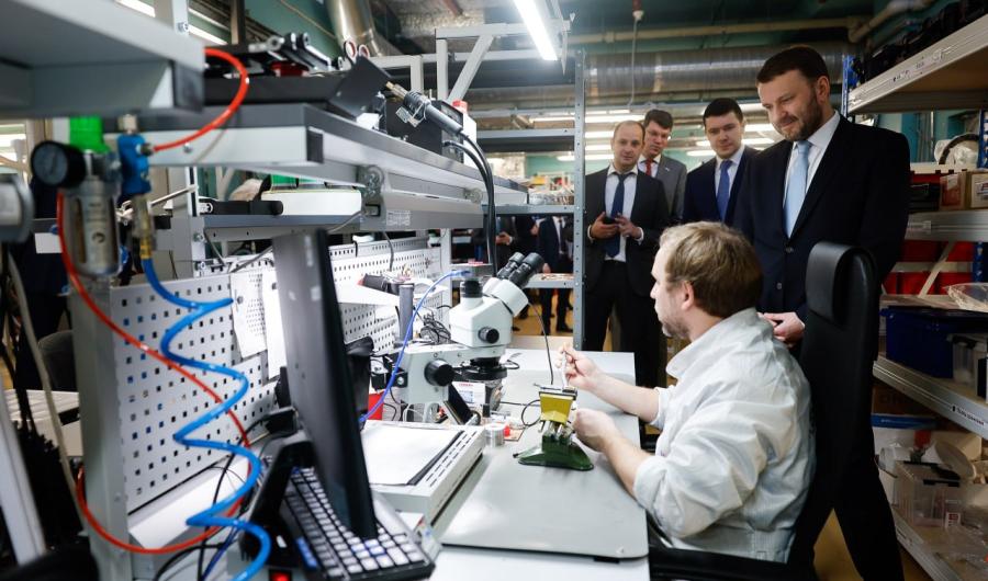 В России создадут 30 центров развития промышленной робототехники