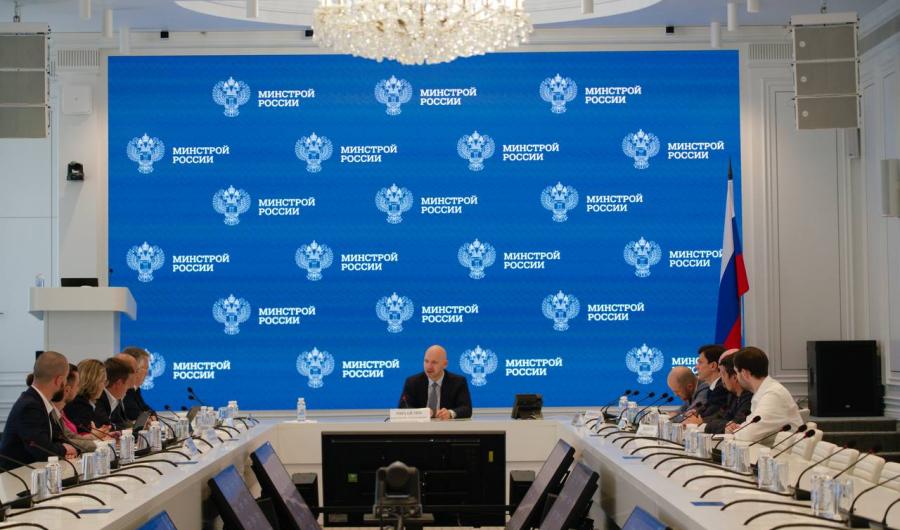 Минстрой обсудил цифровизацию ГИС ЖКХ и ускорение стройки с участием Подмосковья