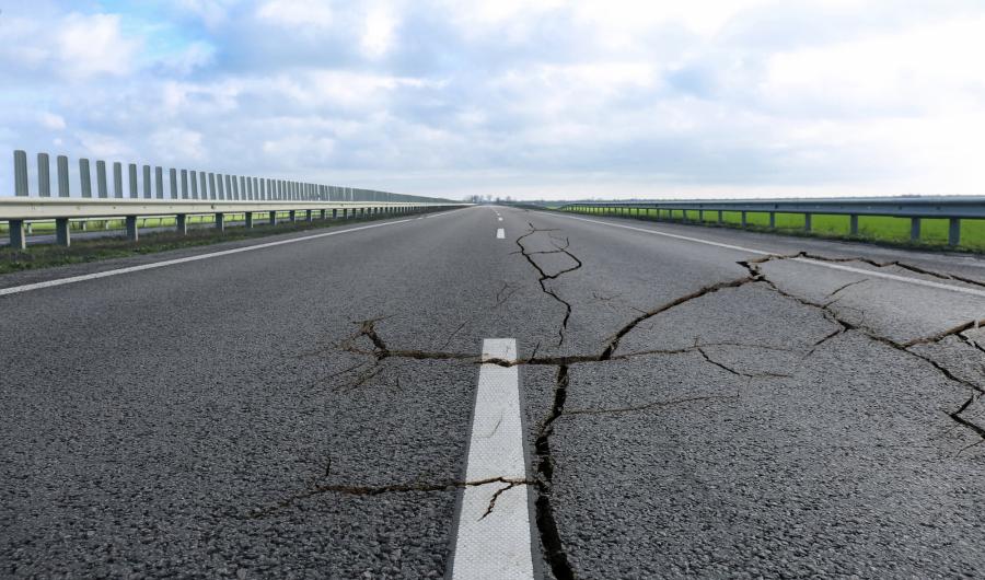 Нейросеть УрФУ за секунды выявляет опасные трещины в мостах, дорогах и зданиях