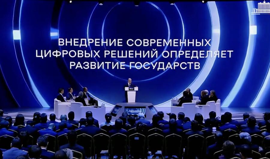 Михаил Мишустин: «Будущее цифровой архитектуры — в данных, сетях и нейросетях»